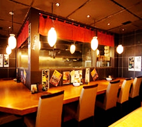 札幌自由行居酒屋推薦:北海道地雞料理,還有多款蔬菜隨你選!札幌居酒屋「雞次郎」的店內一景