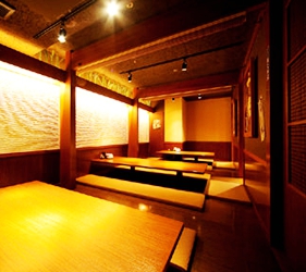 札幌自由行居酒屋推薦:北海道地雞料理,還有多款蔬菜隨你選!札幌居酒屋「雞次郎」的店內一景