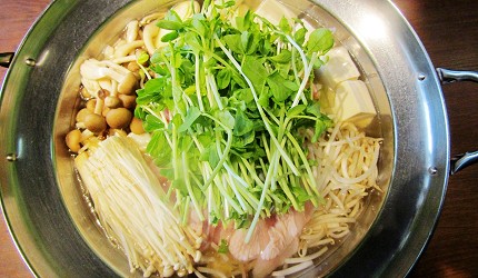 札幌自由行居酒屋推薦:北海道地雞料理,還有多款蔬菜隨你選!札幌居酒屋「雞次郎」的豆苗鹽味雞肉火鍋(豆苗たっぷりの旨塩とり鍋)