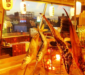 肥美牡蠣100日圓起,還有無敵夜景!札幌原始燒烤酒場「Lungo Carnival Central S4店」店內一景