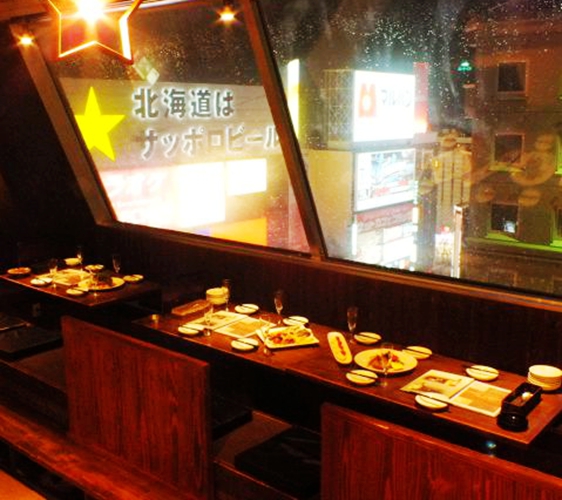 肥美牡蠣100日圓起,還有無敵夜景!札幌原始燒烤酒場「Lungo Carnival Central S4店」店內一景