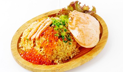 肥美牡蠣100日圓起,還有無敵夜景!札幌原始燒烤酒場「Lungo Carnival Central S4店」的螃蟹鮭魚子炒飯(カニといくらのチャーハン、1,090日圓)
