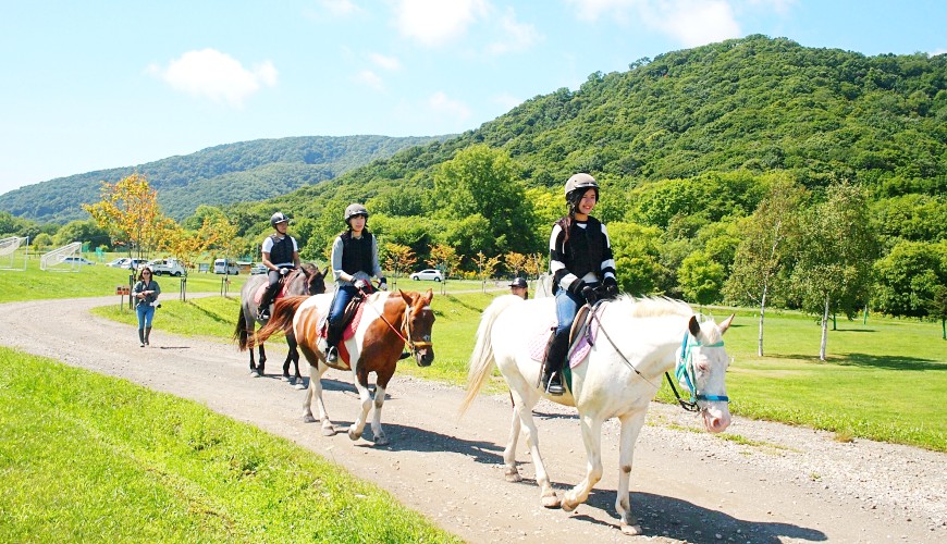 騎馬、奶香冰淇淋與在地美食,北海道「日勝半島」幸福四天三夜自由行