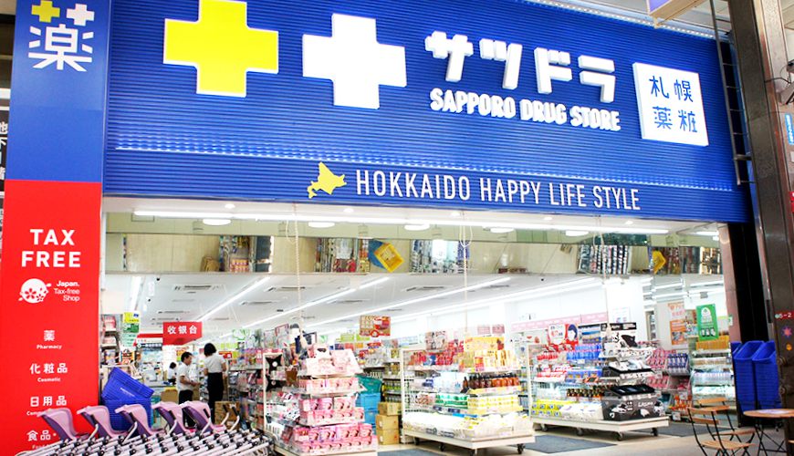 北海道札幌藥妝店推薦「SAPPORO DRUG STORE 狸小路5丁目店」的門口外觀