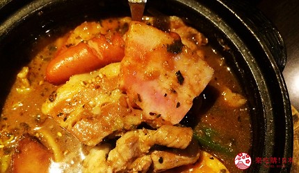 北海道札幌13年湯咖哩專門店「叭咕叭咕」的燉三種豬肉湯咖哩 (豚肉ざんまいカリー)
