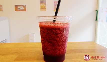 北海道札幌推薦霜淇淋店!登別牛奶做的冰淇淋霜淇淋「COOL GARDEN」的藍靛果忍冬果汁(ハスカップジュース)