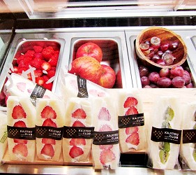 北海道在地推薦美食札幌PARCO「FOODIES MARKET」的KAJITSU_CLUB(カジツクラブ)的鮮奶水果三明治