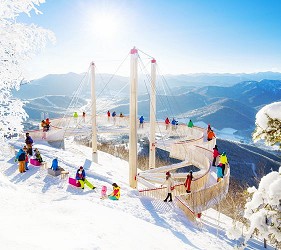 搭乘「北海道Resort Liner」的「SKIBUS」到北海道各地滑雪形象照一