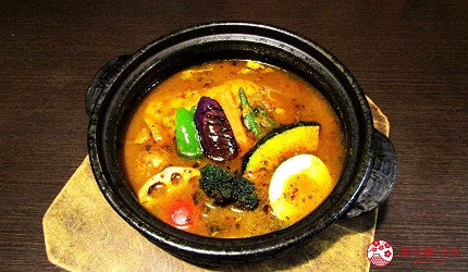 北海道札幌13年湯咖哩專門店「叭咕叭咕」的雞肉蔬菜湯咖哩(チキンベジタブルカリー)
