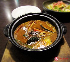 北海道札幌13年湯咖哩專門店「叭咕叭咕」的燉豬肉湯咖哩 (豚角煮カリー)