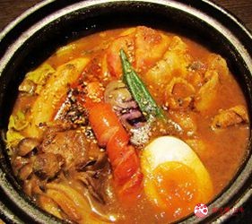 北海道札幌13年湯咖哩專門店「叭咕叭咕」的燉豬肉湯咖哩 (豚角煮カリー)