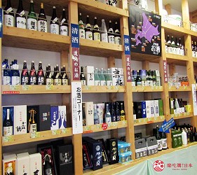 北海道最大三井OUTLET「MITSUI OUTLET PARK 札幌北广岛」的1楼的北海道LOCO FARM VILLAGE店内卖的日本酒