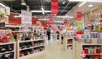 新千岁机场旁,北海道必逛最大购物城「Chitose Outlet Mall Rera」内的Franc franc BAZAR的店内一景