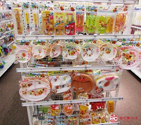 北海道札幌最大規模商場「AEON MALL 札幌發寒店」的兒童餐具