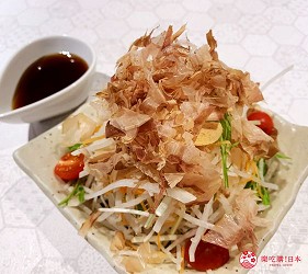 北海道札幌的人气烧肉店「NANKOU园」的萝蔔沙拉口感层次丰富