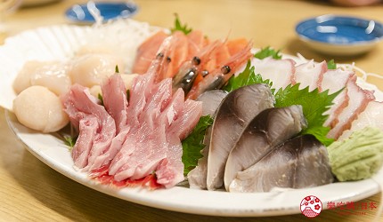北海道道东四天三夜推荐行程的居酒屋「炉ばた いちばん星」的海鲜