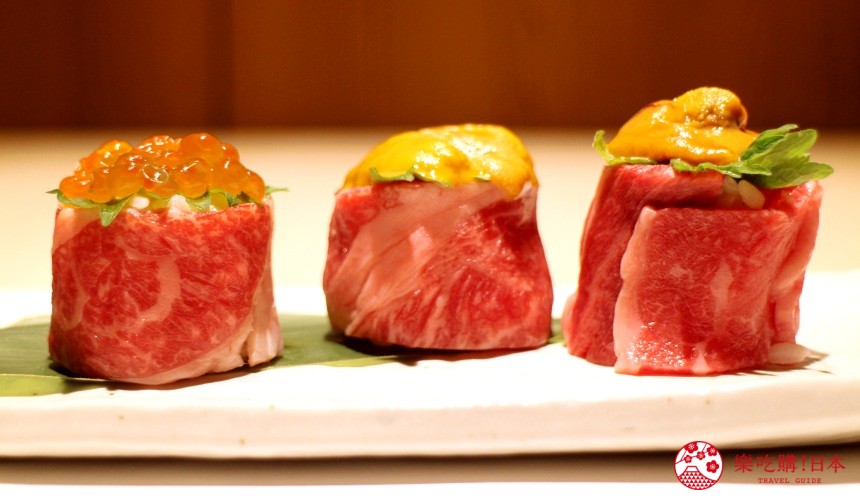 北海道自由行必去札幌食必吃和牛烧肉推荐推介美食店肉割烹八寸的招牌菜北海道产和牛及海胆寿司UNIKU并排在碟上